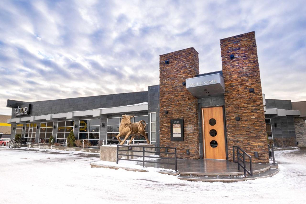 Sandman Hotel Edmonton West Экстерьер фото