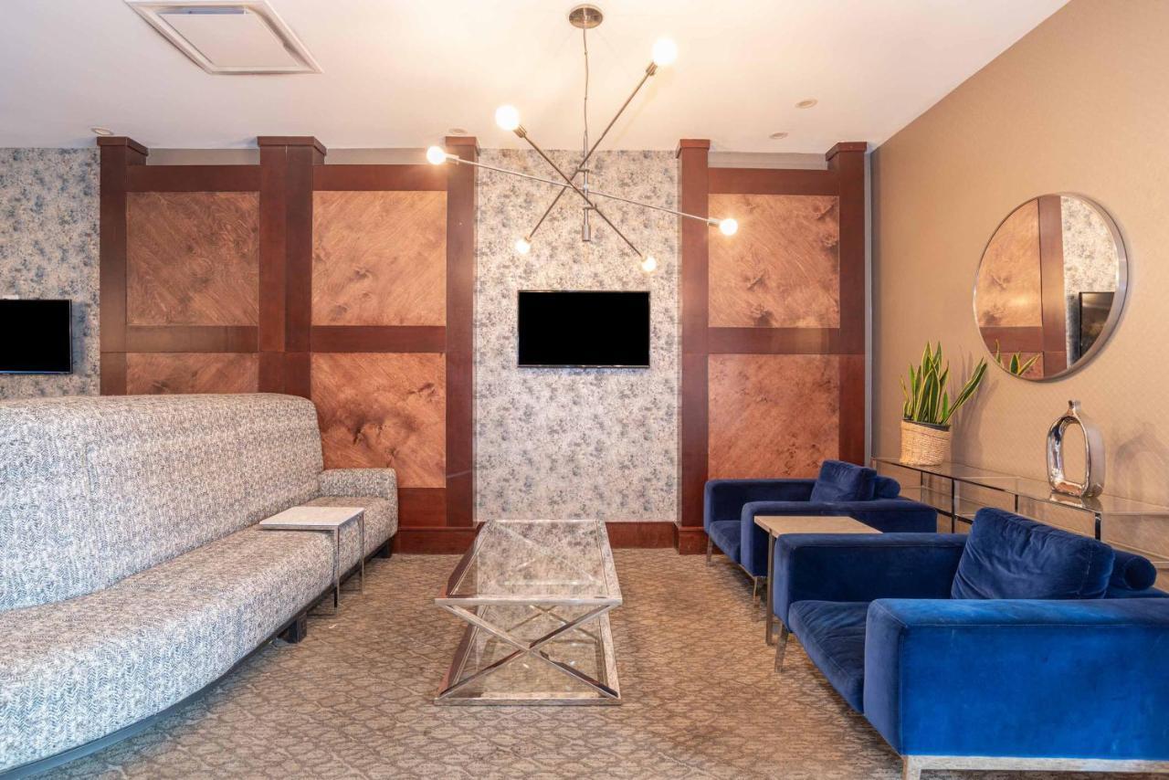 Sandman Hotel Edmonton West Экстерьер фото