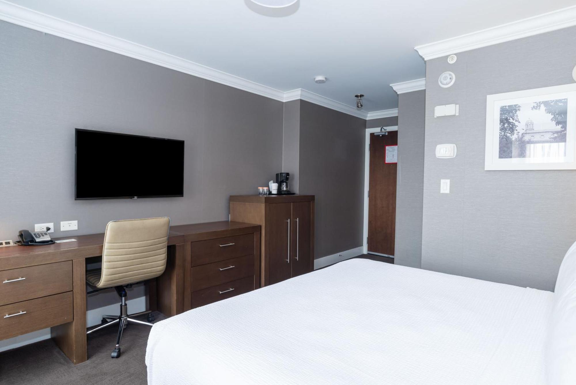 Sandman Hotel Edmonton West Экстерьер фото