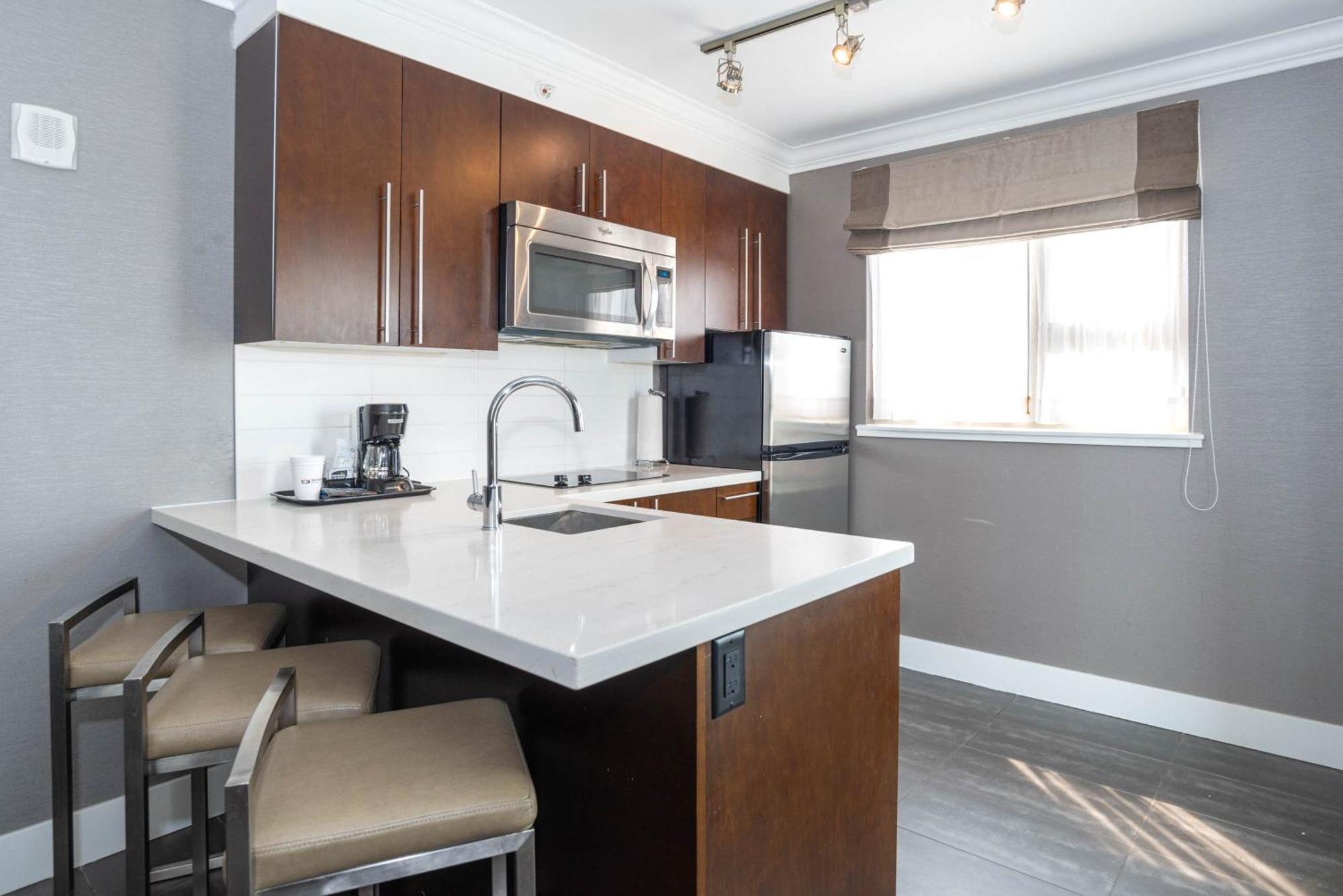 Sandman Hotel Edmonton West Экстерьер фото