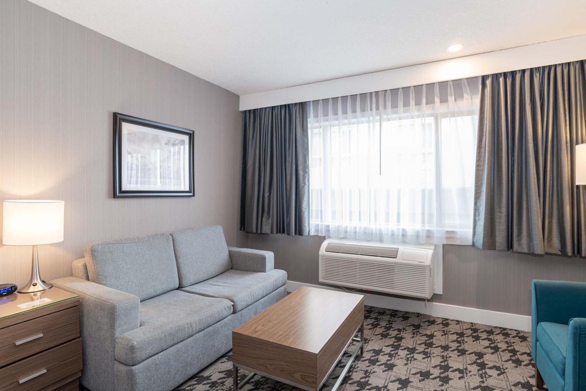 Sandman Hotel Edmonton West Экстерьер фото