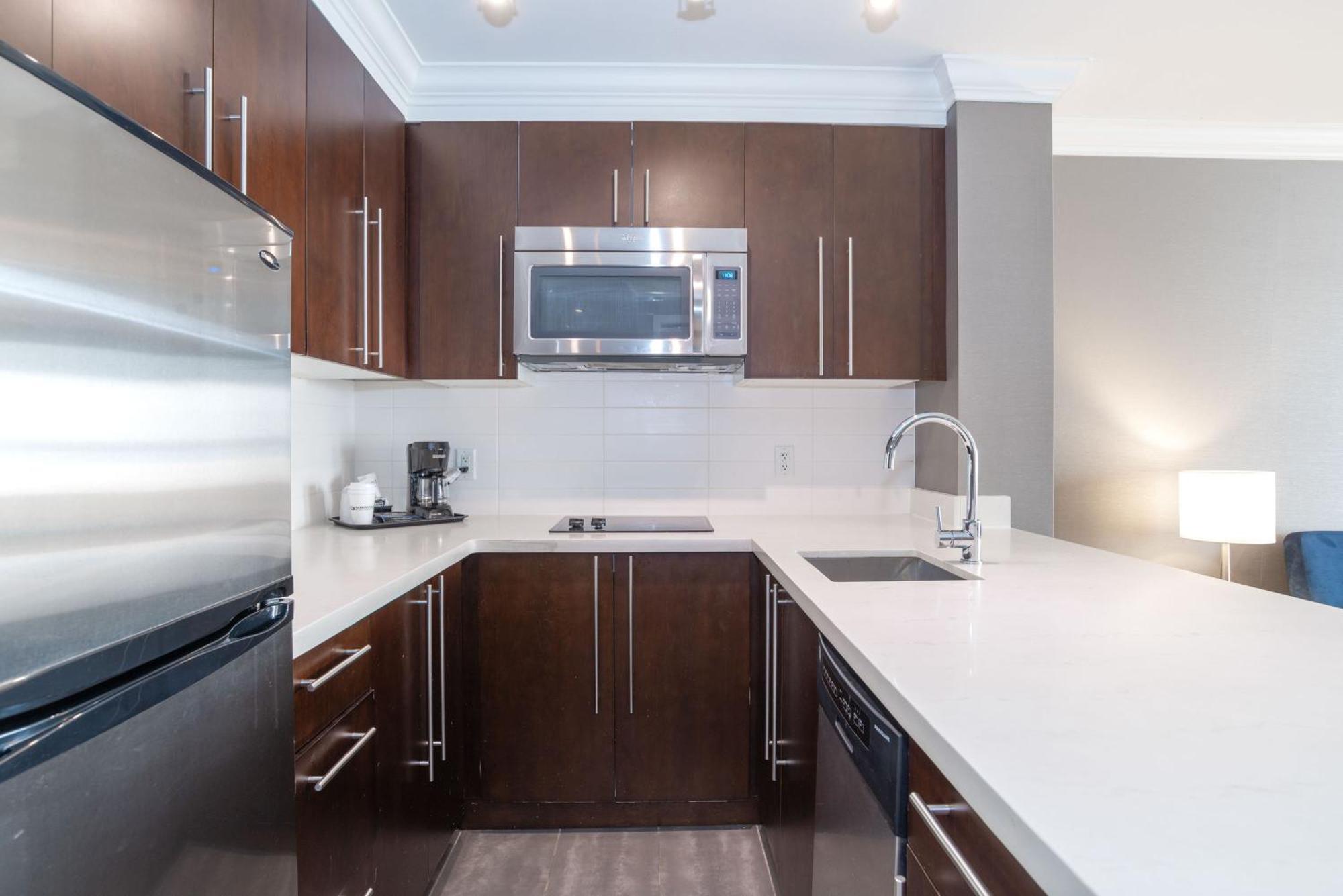 Sandman Hotel Edmonton West Экстерьер фото