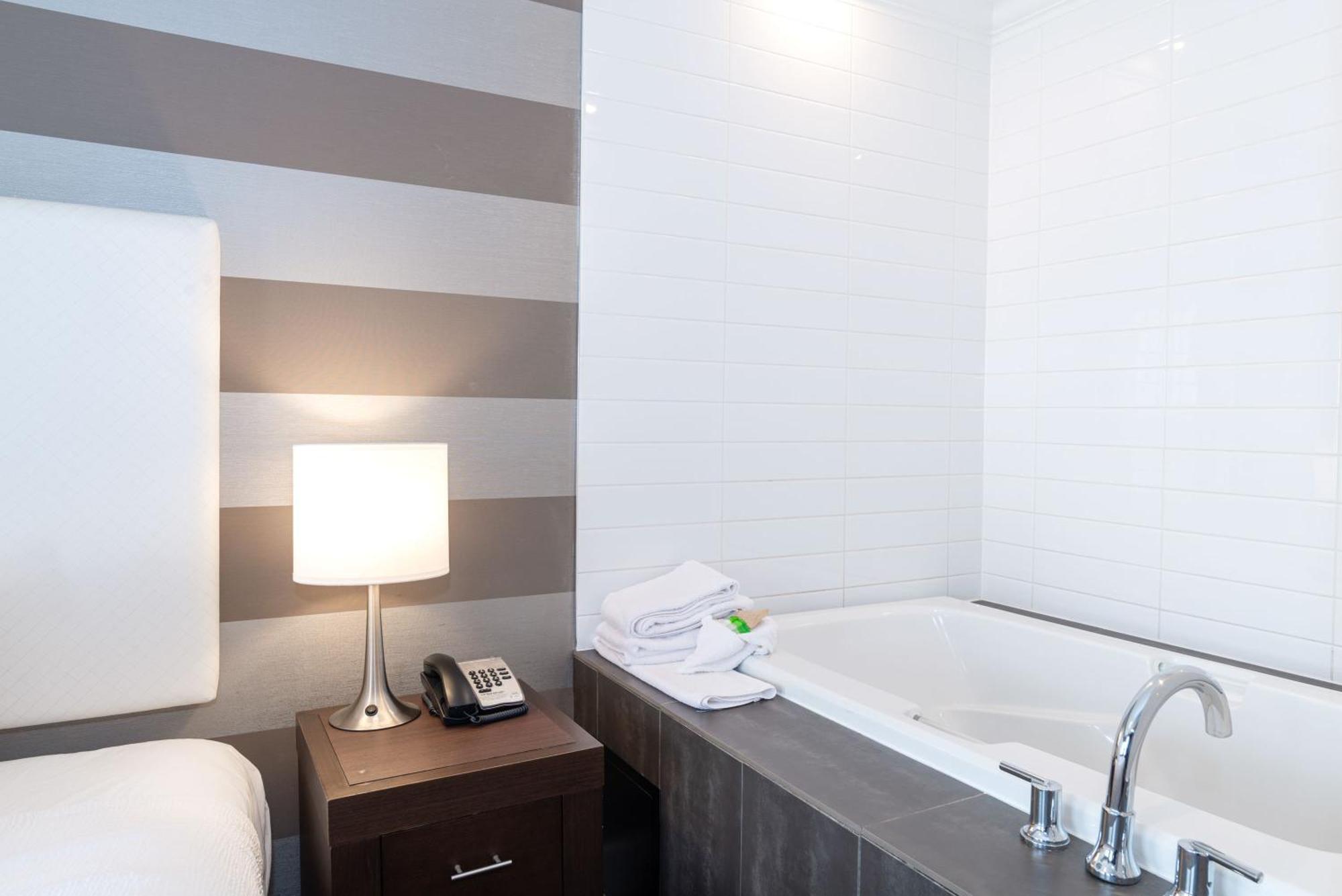 Sandman Hotel Edmonton West Экстерьер фото